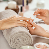 Oultonhall Mainspatreatments Servicecarousel Mobile Nailtreatments