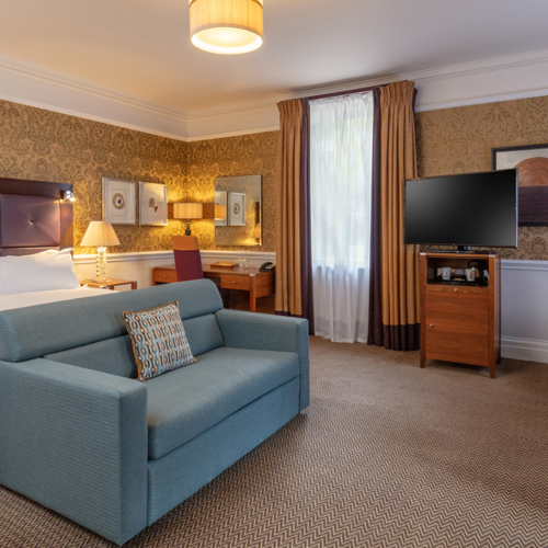 <p>CARNATION ROOM</p>