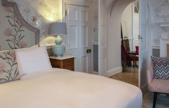 Mainsuite Carousel Desktop Tulip Suite Carousel 1